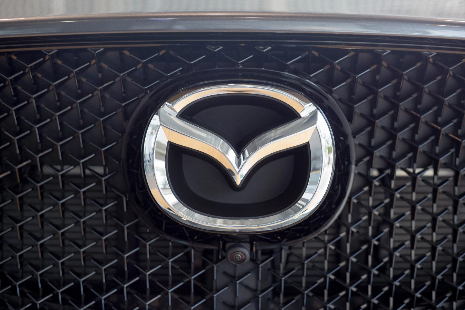 Odločila sem se, da bo moj prvi novi avtomobil Mazda, japonskega proizvajalca